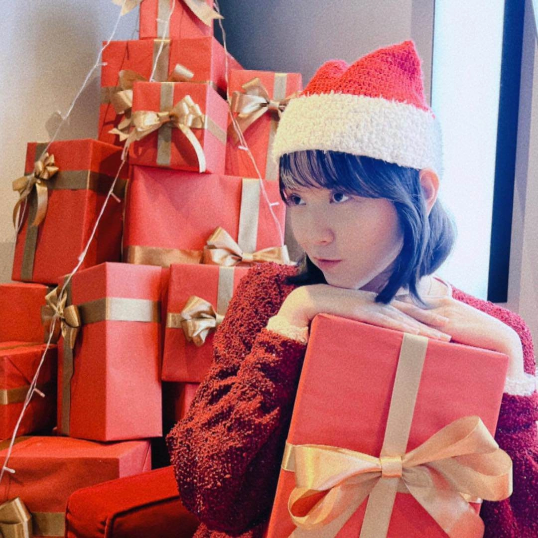 Hải tú đi chơi noel dân tình mải soi dấu hiệu sinh nở nhưng đầu gối mới đáng bận tâm - 2