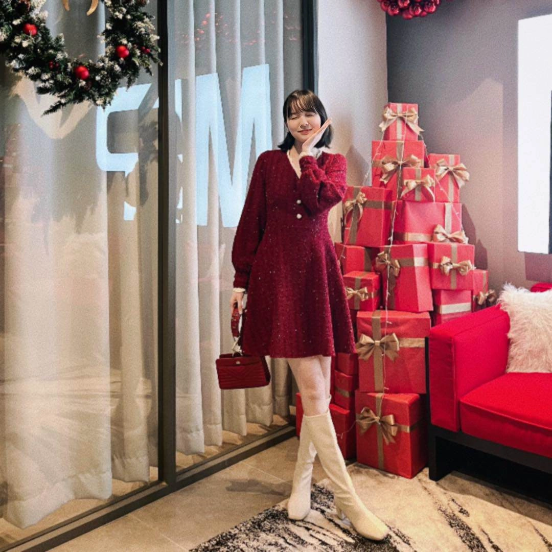 Hải tú đi chơi noel dân tình mải soi dấu hiệu sinh nở nhưng đầu gối mới đáng bận tâm - 3