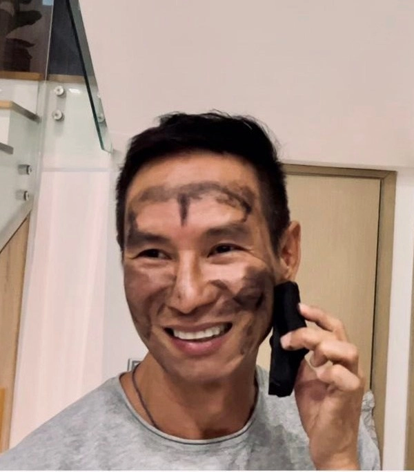 Halloween minh hà trang điểm cho con hết hộp mắt nước lý hải phải dùng than để hoạ mặt - 2