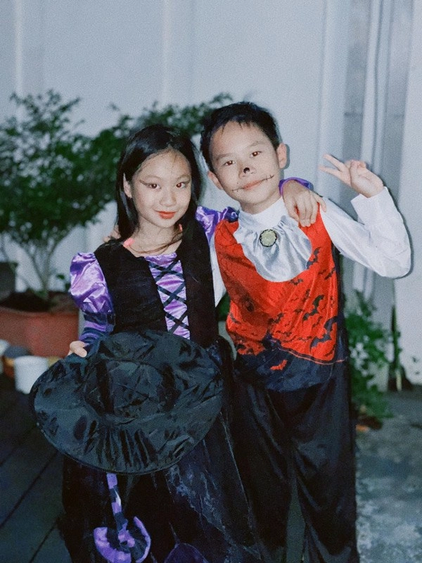Halloween minh hà trang điểm cho con hết hộp mắt nước lý hải phải dùng than để hoạ mặt - 4
