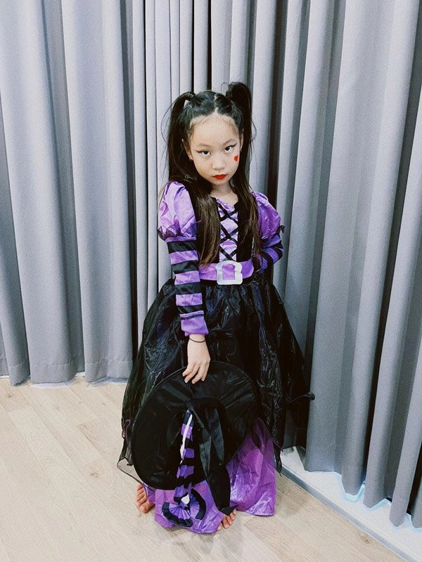 Halloween minh hà trang điểm cho con hết hộp mắt nước lý hải phải dùng than để hoạ mặt - 6