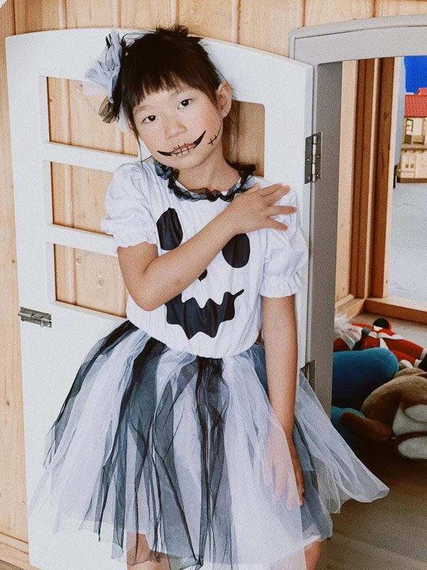 Halloween minh hà trang điểm cho con hết hộp mắt nước lý hải phải dùng than để hoạ mặt - 8