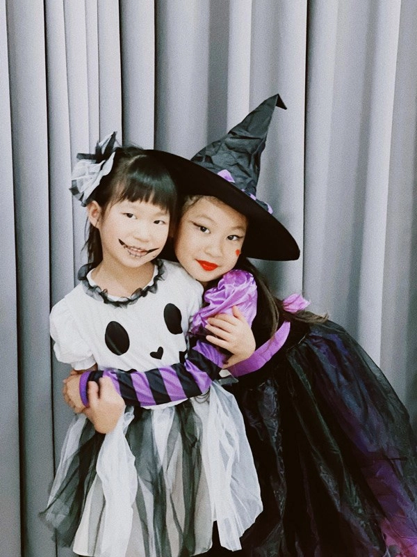 Halloween minh hà trang điểm cho con hết hộp mắt nước lý hải phải dùng than để hoạ mặt - 11
