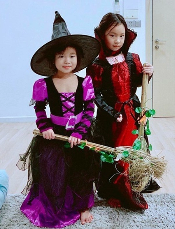 Halloween minh hà trang điểm cho con hết hộp mắt nước lý hải phải dùng than để hoạ mặt - 13