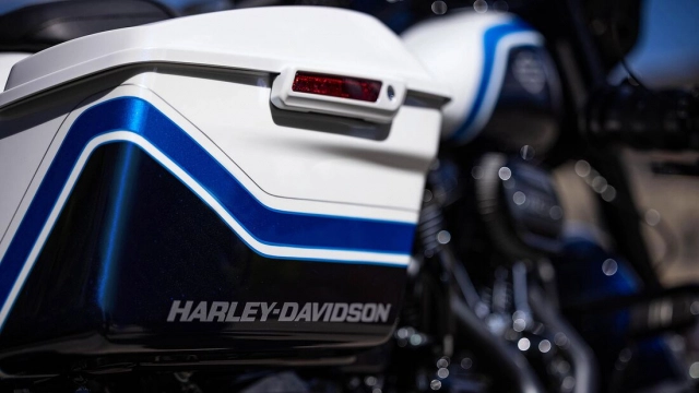 Harley-davidson street glide special 2021 sở hữu màu sơn arctic blast giới hạn 500 chiếc - 3