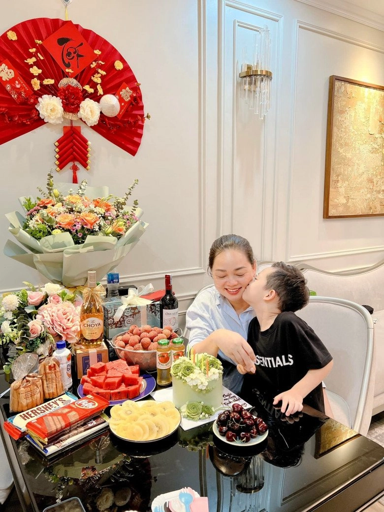 Hậu chia tay mạc hồng quân không nhận trợ cấp hotgirl ly kute nuôi con đủ đầy du lịch nước ngoài triền miên - 13