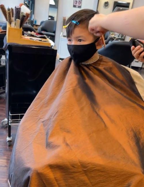 Hậu ly hôn đan trường và vợ cũ cùng đưa con đi cắt tóc có hành động rất tình cảm - 1