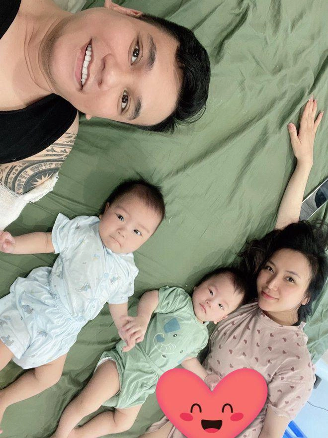 Hậu nghi vấn đánh ghen ầm ĩ mxh vợ khắc việt đăng hình gia đình thắm thiết con sinh đôi đáng yêu - 3