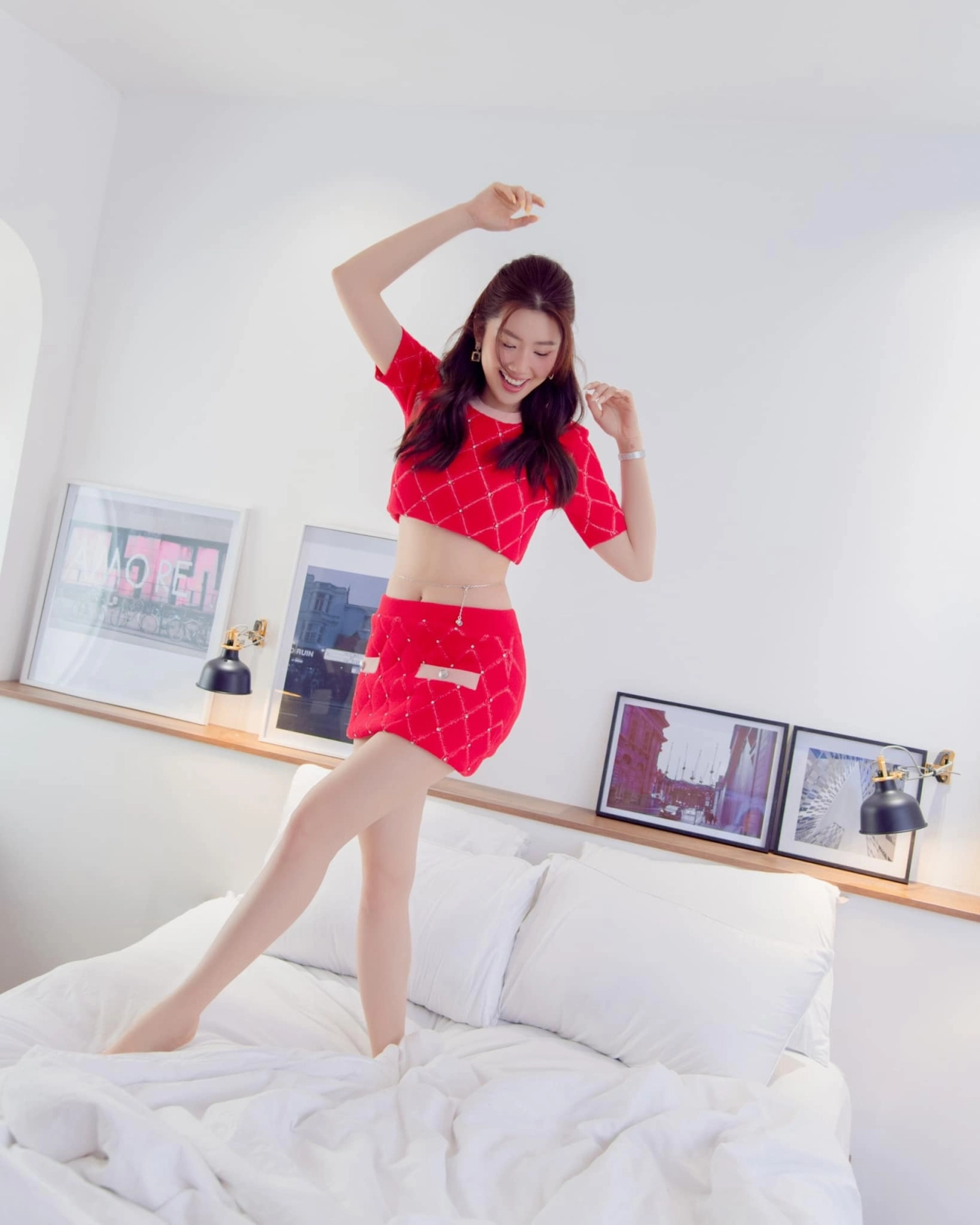 Hậu trường thuý ngân táo bạo không gài cúc áo dáng chuẩn da xinh như hoa hậu - 7