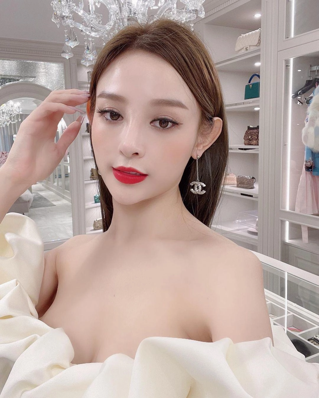 Hè này dạo facebook sao việt để biết nên tậu những màu son nào - 8
