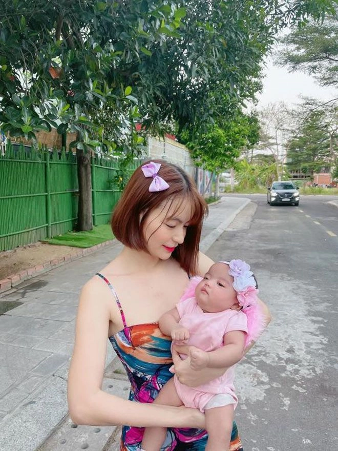 Hết cảnh sinh non đầu trọc phải đội tóc giả con mạc văn khoa giờ chuẩn bé gái - 2