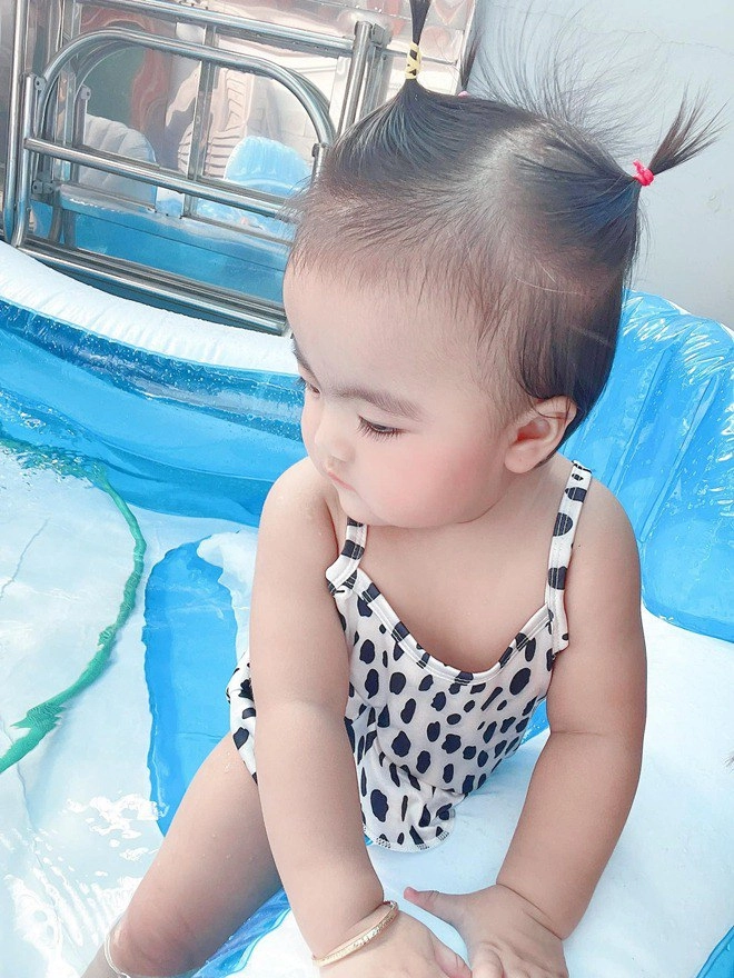 Hết cảnh sinh non đầu trọc phải đội tóc giả con mạc văn khoa giờ chuẩn bé gái - 4