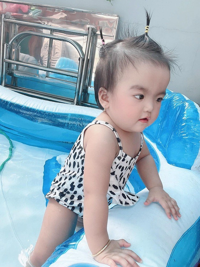 Hết cảnh sinh non đầu trọc phải đội tóc giả con mạc văn khoa giờ chuẩn bé gái - 5