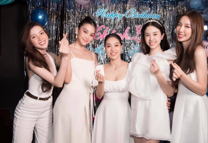Hết diện bikini đọ dáng hội hoa hậu siêu giàu vbiz trưng trổ hàng hiệu sắm túi nhóm nghìn đô - 2