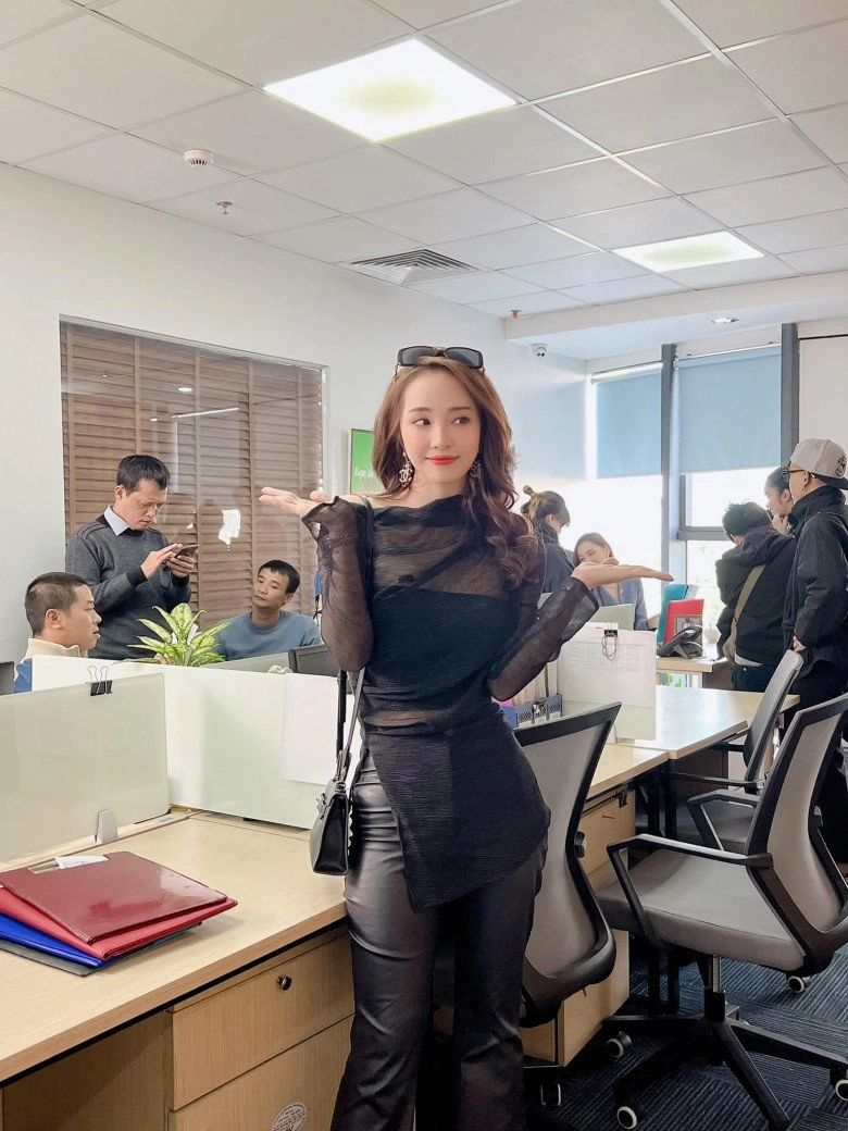 Hết thời làm tiểu tam quỳnh nga diện đồ khiêm tốn kín đáo thua xa nhân vật này - 9