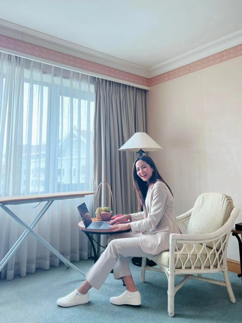 Hhen niê trổ tài chế trang phục 1 chiếc quần mặc đi muôn nơi hoa hậu quốc dân là đây - 4