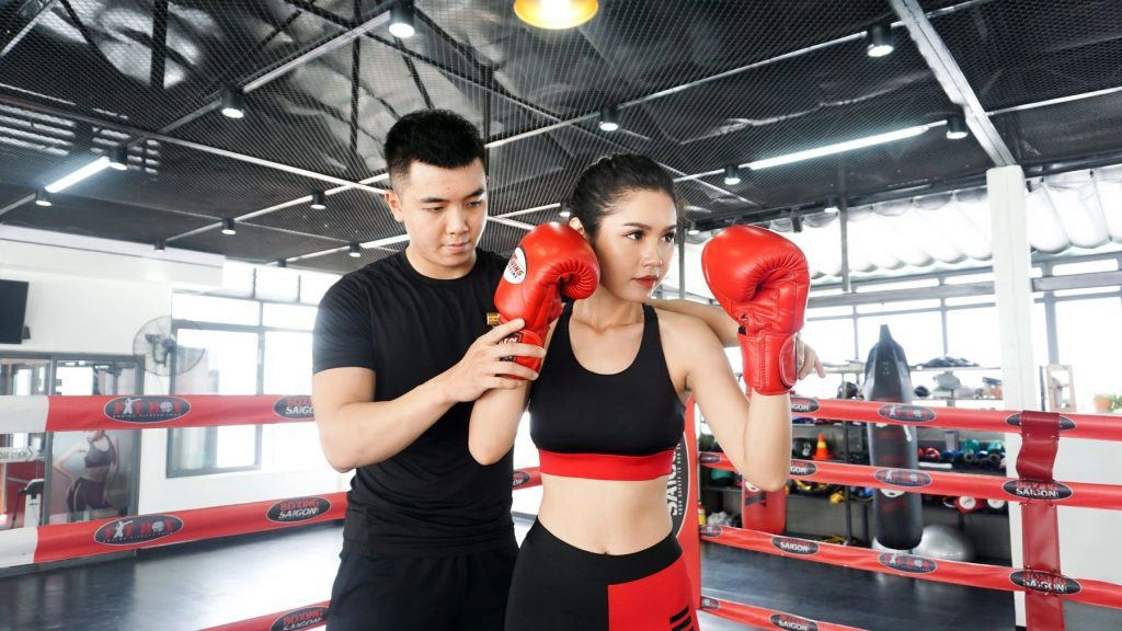Hiền hồ người nhỏ nhắn xinh xắn nhưng hóa ra lại là tay chơi boxing cừ khôi - 13