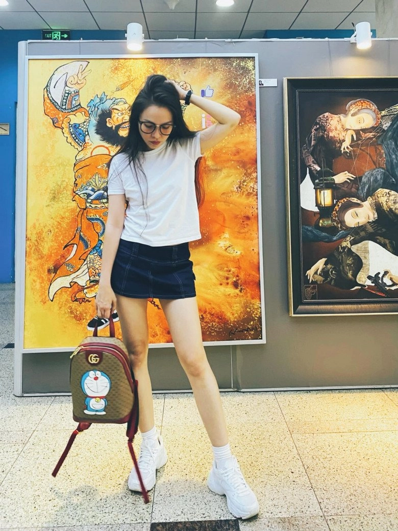 Hiền thục làm nữ sinh đến trường cũng phải gợi cảm diện chân váy ngắn cũn khoe chân kiếm nhật - 2