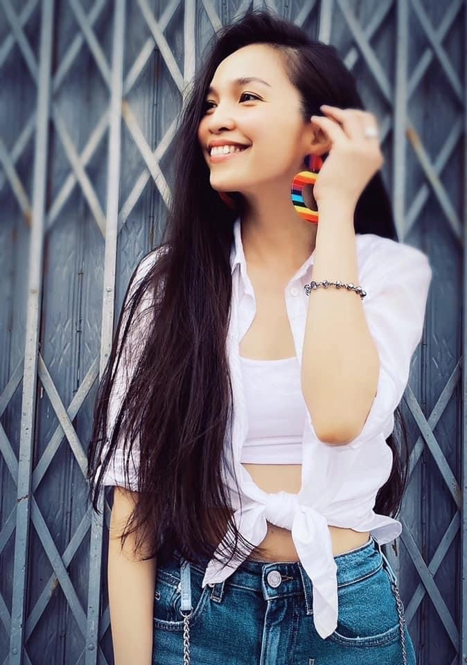 Hiền thục tuổi tứ tuần vẫn thích mặc áo con ra phố quyến rũ chừng mực giấu tiệt sự phô phang - 8