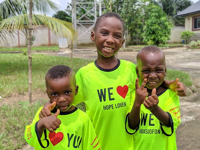 Hình ảnh béo mập sau 5 năm của em bé châu phi da bọc xương từng dậy sóng thế giới - 10