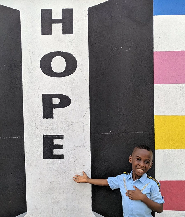 Hình ảnh béo mập sau 5 năm của em bé châu phi da bọc xương từng dậy sóng thế giới - 12