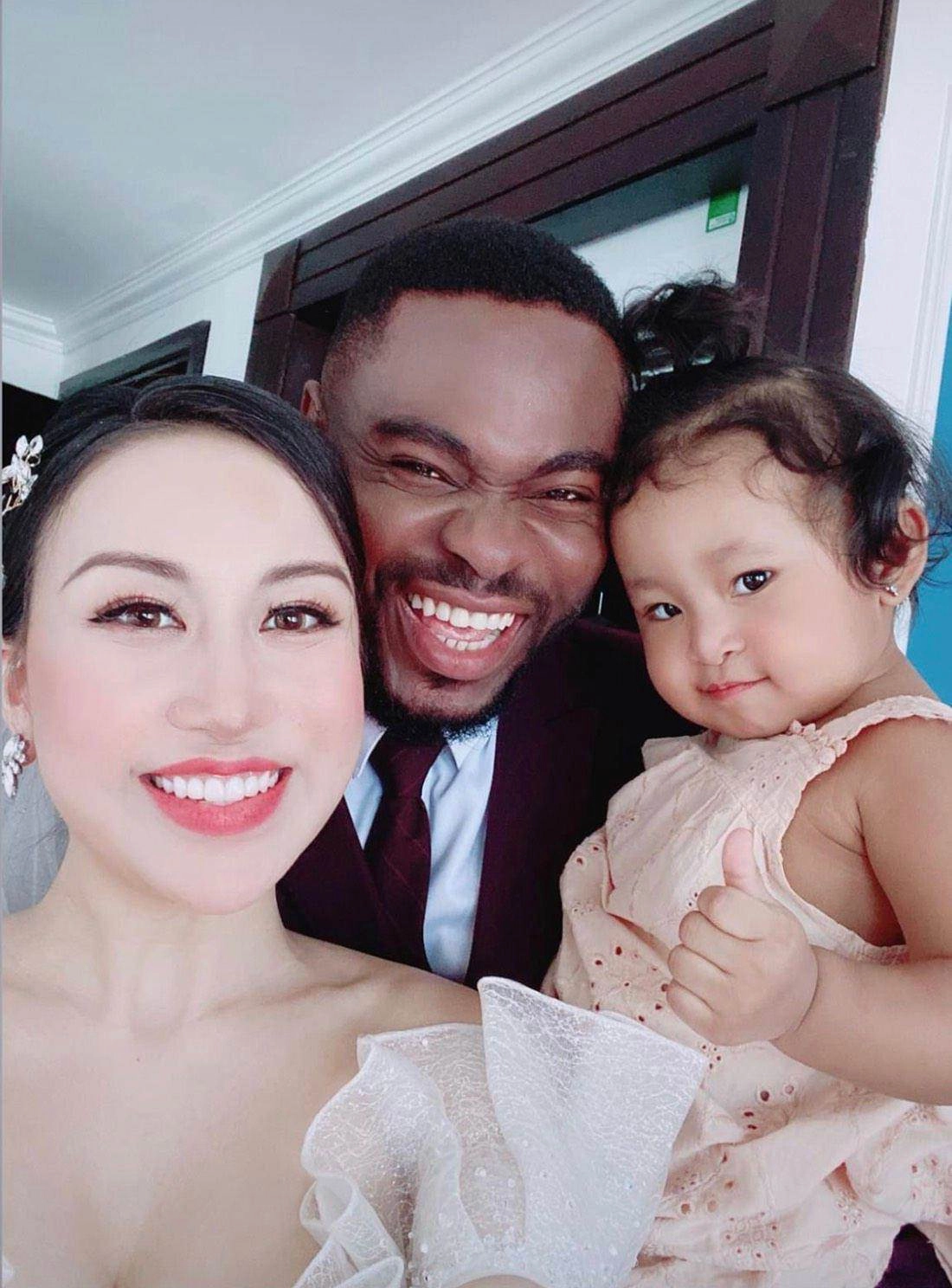 Hớ hênh lộ cả bầu ngực nhưng 3 hotgirl việt được khen hết lời vì cho con bú quá đẹp - 4