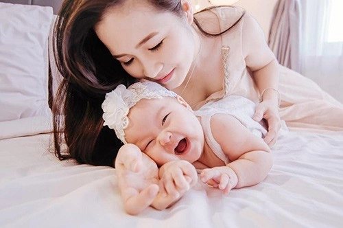 Hớ hênh lộ cả bầu ngực nhưng 3 hotgirl việt được khen hết lời vì cho con bú quá đẹp - 14