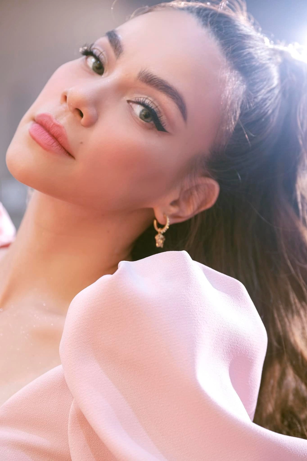 Hồ ngọc hà cũng có ngày bị make-up dìm gương mặt lai tây trở nên lạ lẫm - 11