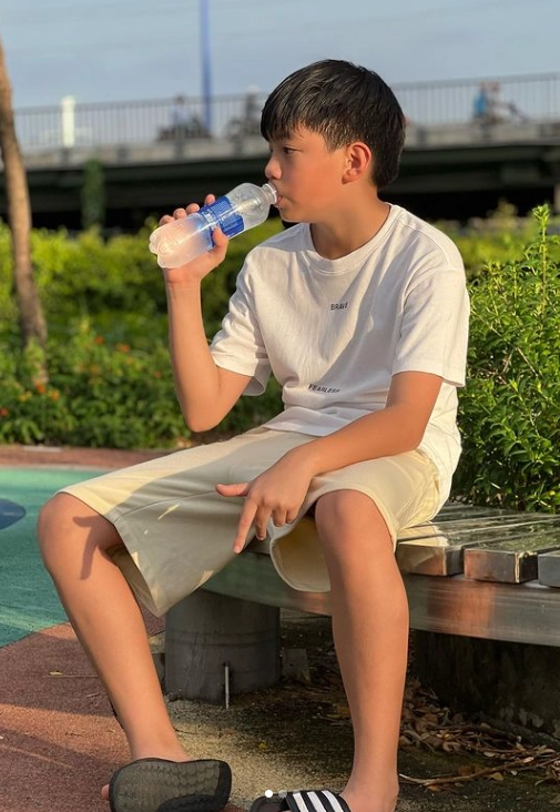 Hồ ngọc hà đưa 3 con đi chơi cuối tuần giải thích lý do để lisa tóc bù xù ướt mồ hôi - 6