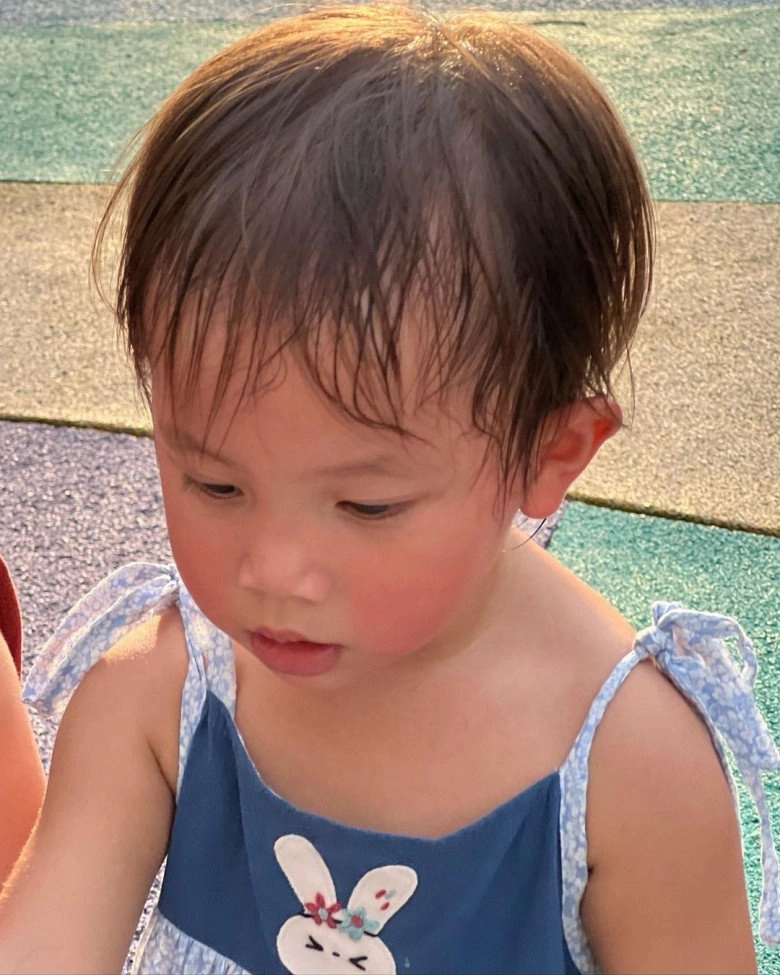 Hồ ngọc hà đưa 3 con đi chơi cuối tuần giải thích lý do để lisa tóc bù xù ướt mồ hôi - 7