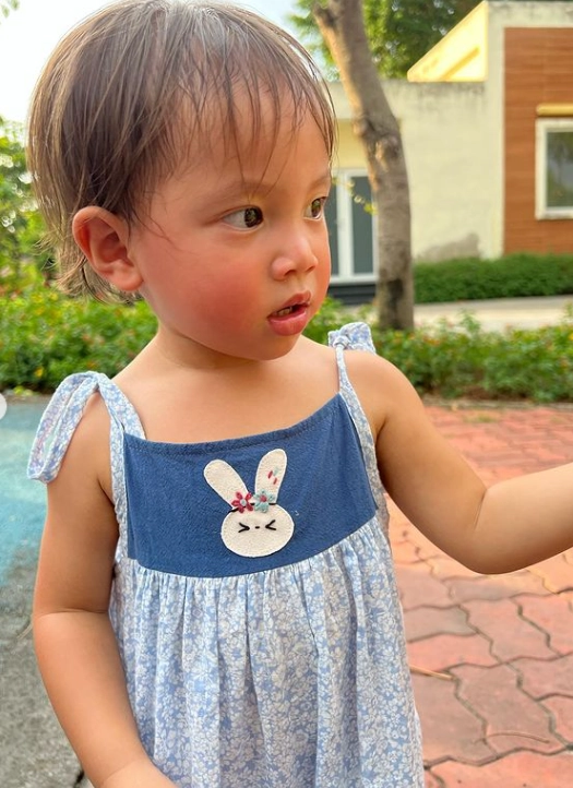 Hồ ngọc hà đưa 3 con đi chơi cuối tuần giải thích lý do để lisa tóc bù xù ướt mồ hôi - 8