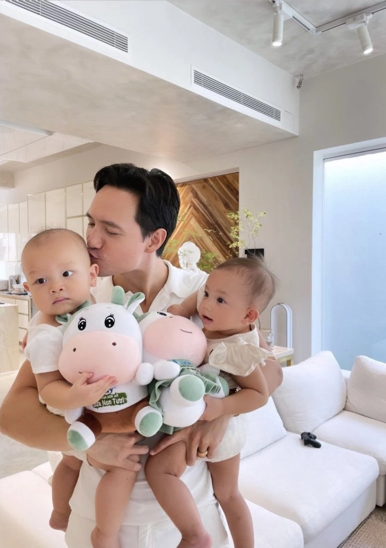 Hồ ngọc hà thúy diễm vắng nhà nhận tin nhắn bảo mẫu cao cấp ở nhà chăm con mà bất ngờ - 4