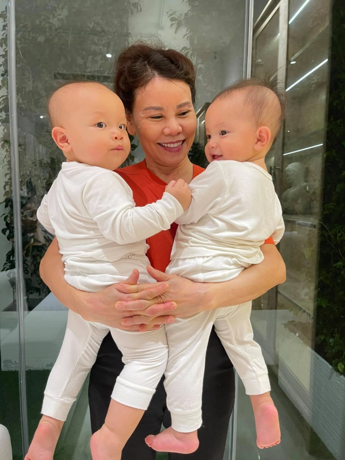 Hồ ngọc hà vân trang sinh con tìm được bảo mẫu u60 u70 ưng ý trả trăm triệutháng cũng xứng đáng - 1