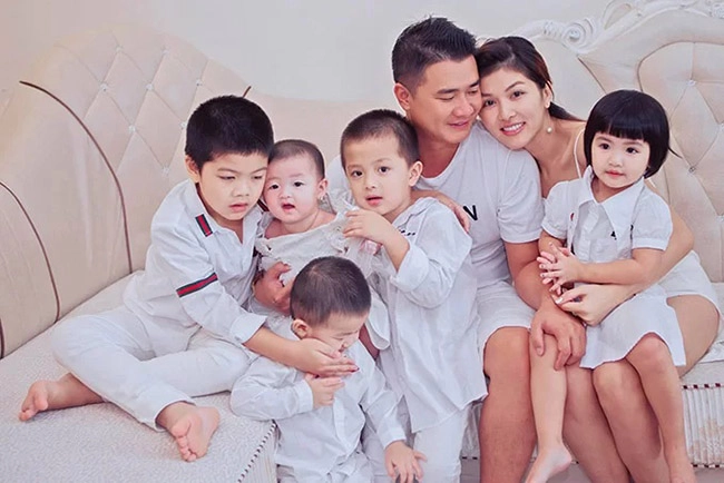 Hoa hậu cứ đụng đầu giường là đẻ sinh 6 con phải xét nghiệm adn kéo nhau về quê sống - 3