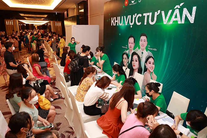 Hoa hậu đỗ thị hà hào hứng trải nghiệm dịch vụ mới tại thu cúc - 2
