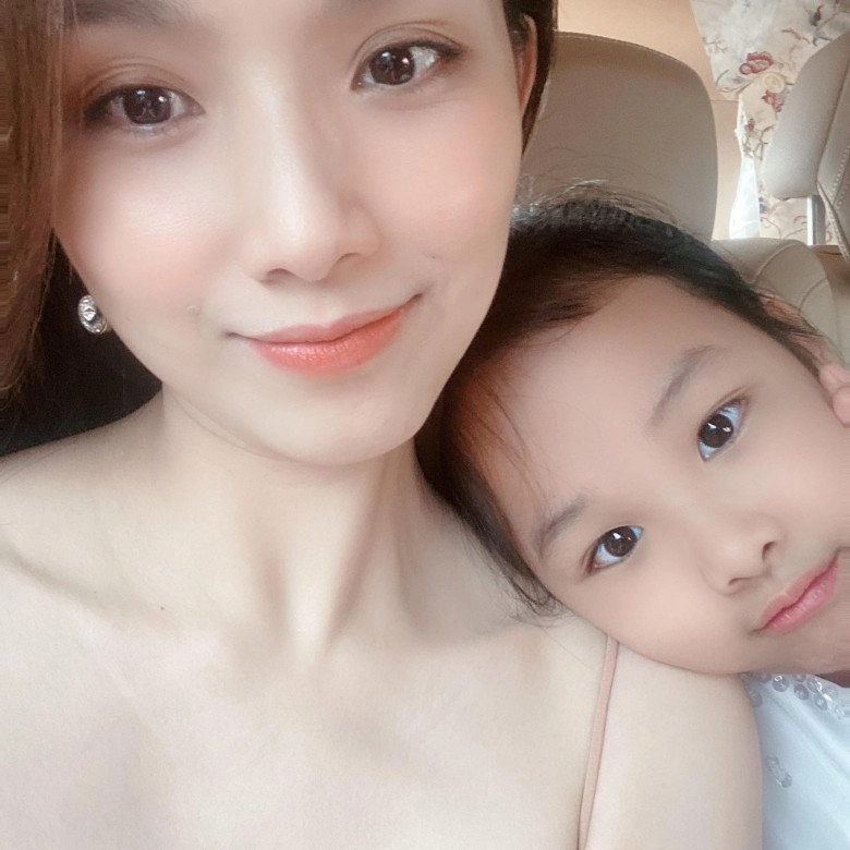 Hoa hậu hoàn vũ việt nam đầu tiên lấy chồng ở ẩn 14 năm các con lớn nhận không ra - 8