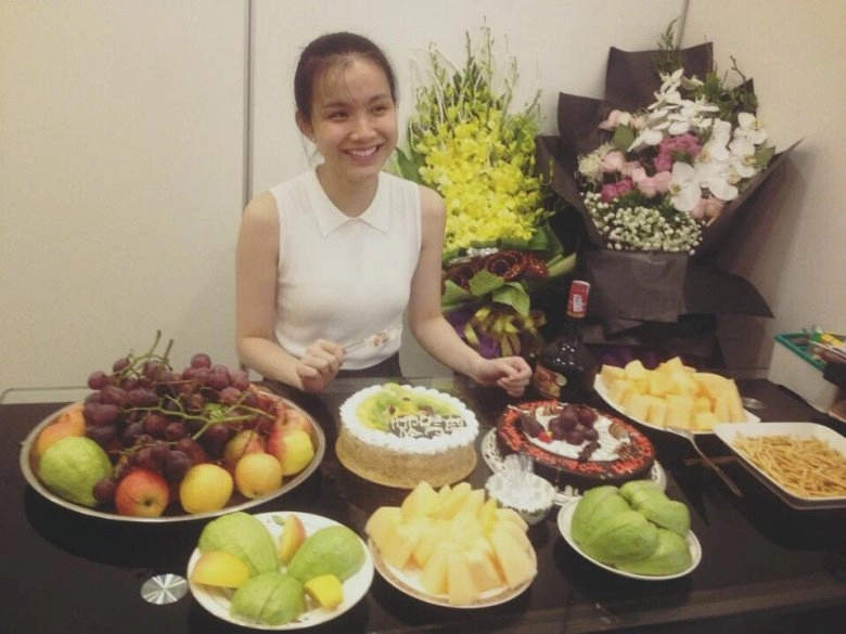 Hoa hậu hoàn vũ việt nam đầu tiên lấy chồng ở ẩn 14 năm các con lớn nhận không ra - 9