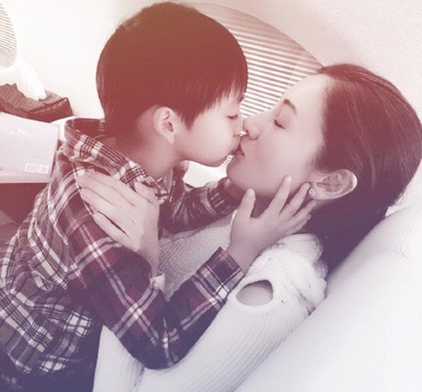 Hoa hậu hong kong tắm chung hôn môi con trai bị nói biến thái giờ còn chơi trò phản cảm - 5