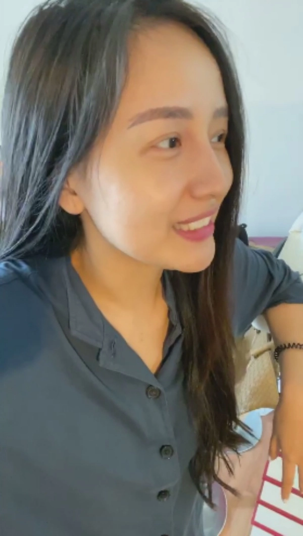 Hoa hậu không lông mày của vbiz đã xuất hiện còn tự tin để mặt mộc lấm tấm mụn - 3