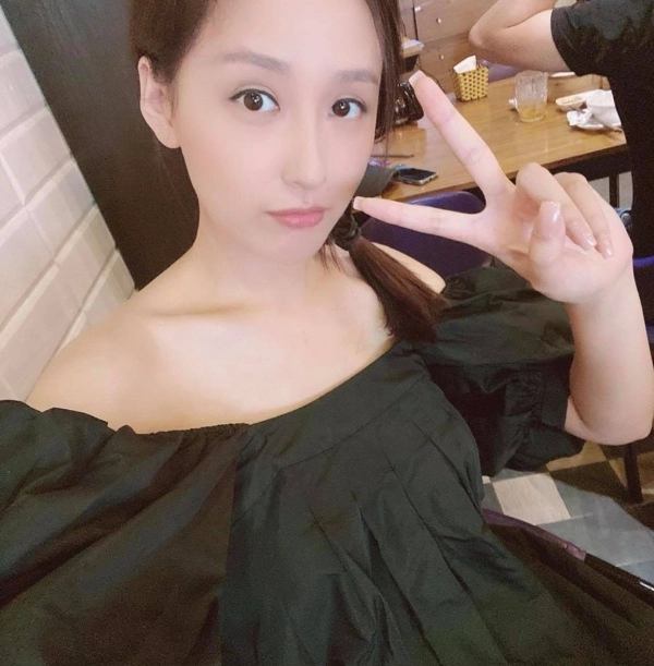 Hoa hậu không lông mày của vbiz đã xuất hiện còn tự tin để mặt mộc lấm tấm mụn - 6