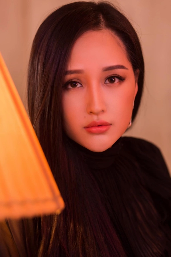 Hoa hậu không lông mày của vbiz đã xuất hiện còn tự tin để mặt mộc lấm tấm mụn - 12