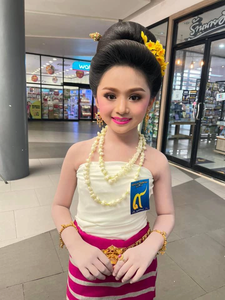 Hoa hậu nhí 12 tuổi bị chê trang điểm quá đậm xem ảnh tẩy trang ai cũng bối rối - 16
