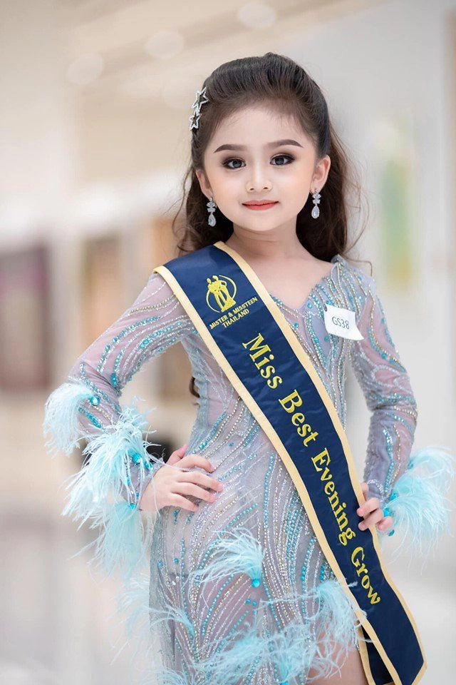 Hoa hậu nhí 12 tuổi bị chê trang điểm quá đậm xem ảnh tẩy trang ai cũng bối rối - 18