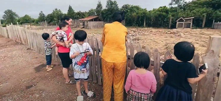 Hoa hậu oanh yến cứ đụng đầu giường là đẻ 34 tuổi làm mẹ 6 con tự trồng rau nuôi cá chăm con - 5