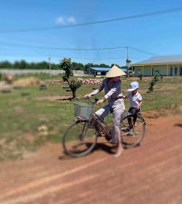 Hoa hậu oanh yến cứ đụng đầu giường là đẻ 34 tuổi làm mẹ 6 con tự trồng rau nuôi cá chăm con - 7