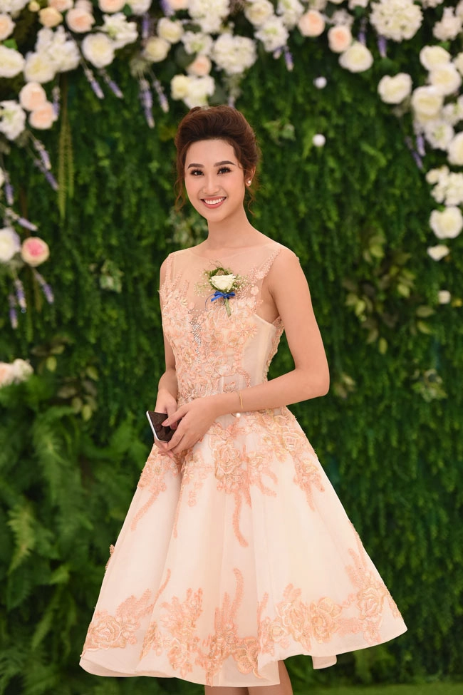 Hoa hậu phụ nữ sắc đẹp phạm anh thư cuốn hút tại hà nội - 2