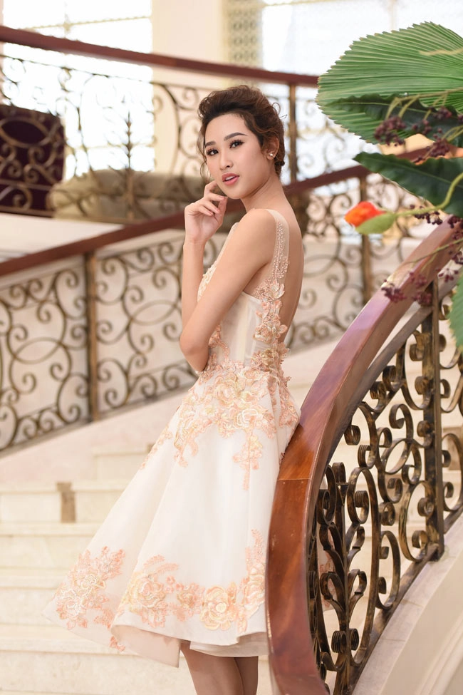 Hoa hậu phụ nữ sắc đẹp phạm anh thư cuốn hút tại hà nội - 4