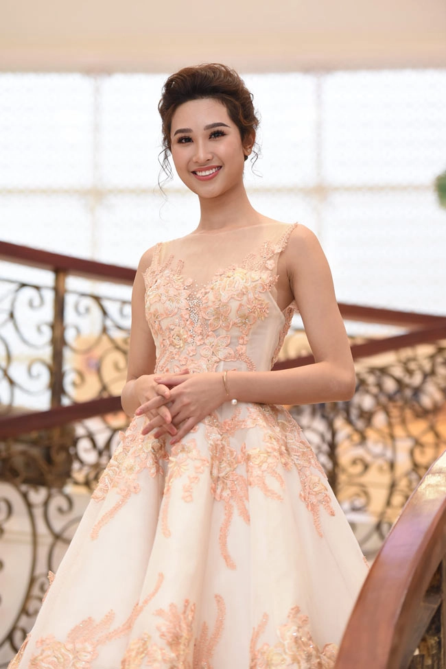 Hoa hậu phụ nữ sắc đẹp phạm anh thư cuốn hút tại hà nội - 5