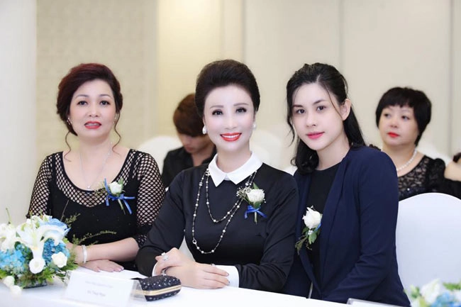 Hoa hậu phụ nữ sắc đẹp phạm anh thư cuốn hút tại hà nội - 9