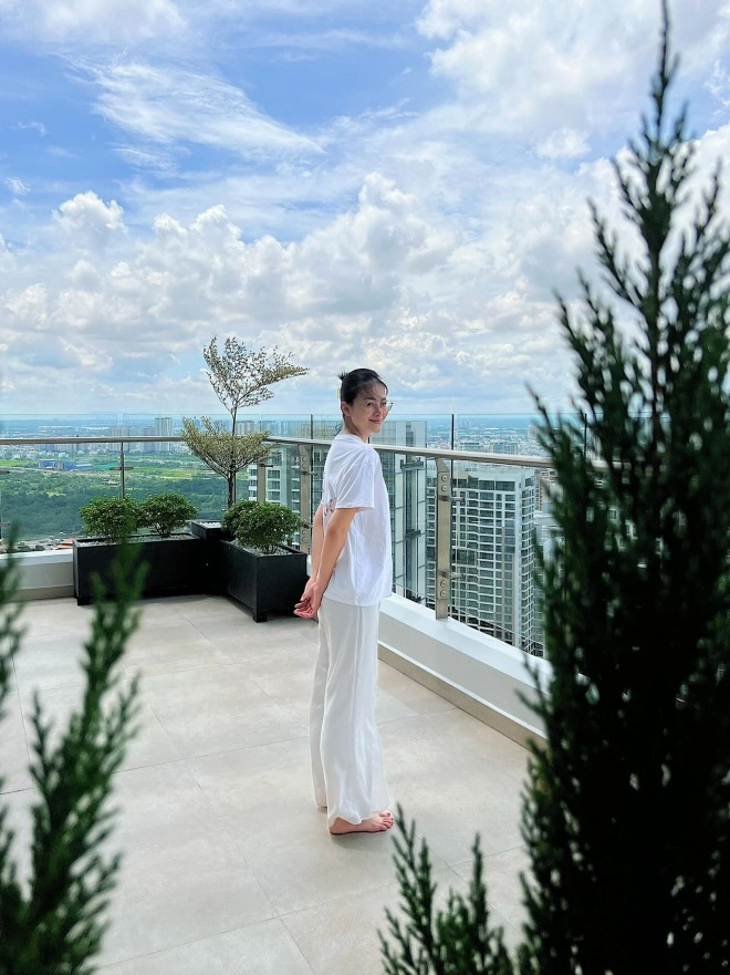 Hoa hậu phương khánh khoe căn penthouse mới mua nội thất đơn giản view đáng giá triệu đô - 3